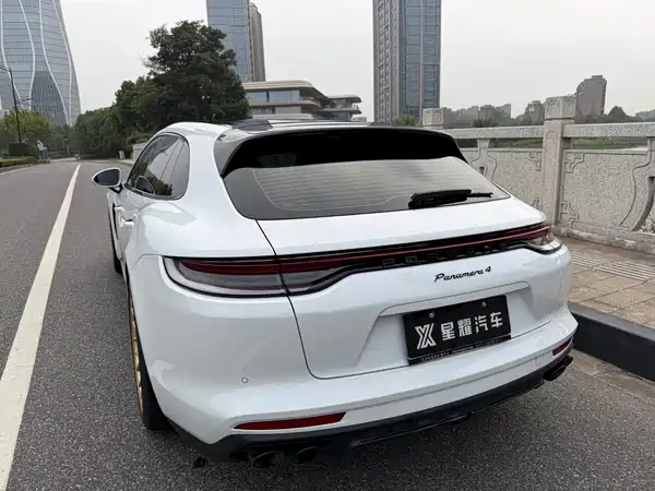 Porsche Panamera 2021