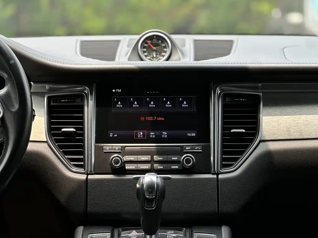 Porsche Macan 2018 — фото 18