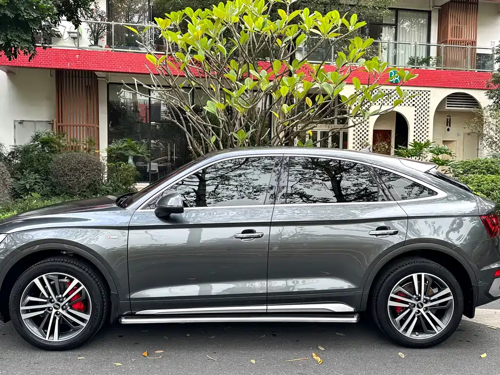 Audi Q5L Sportback 2021 — фото 4