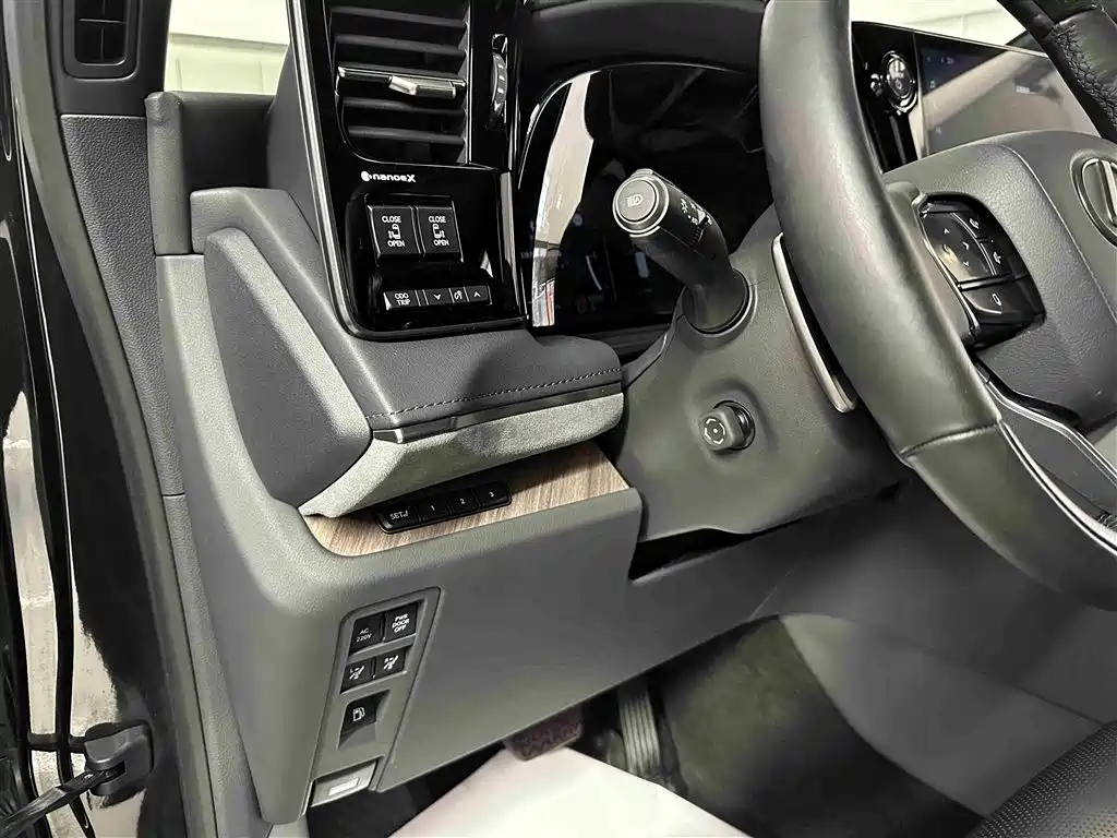 Lexus LM 2024 — фото 15