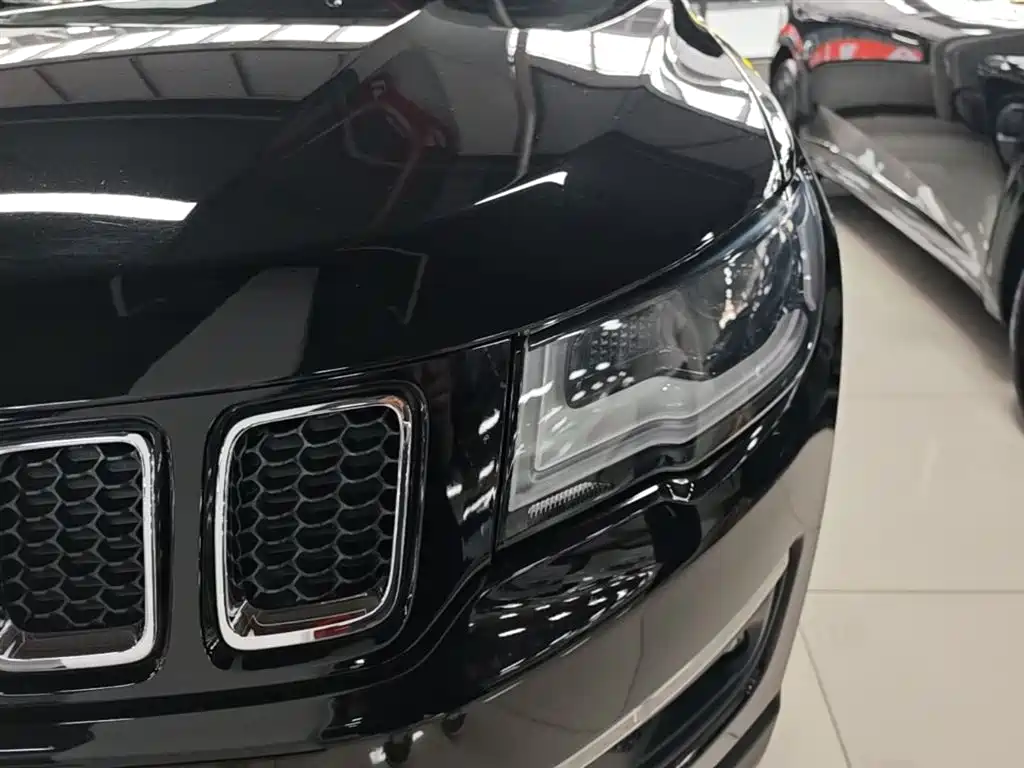 Jeep Compass 2017 — фото 24