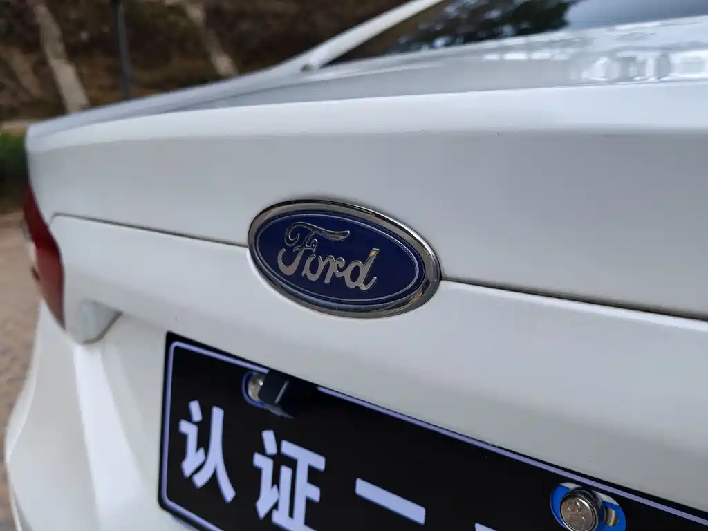Ford Mondeo 2016 — фото 29