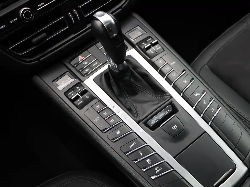 Porsche Macan 2020 — фото 14