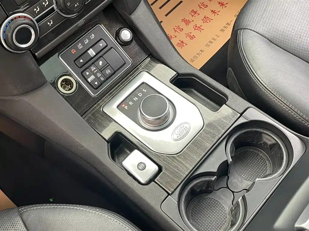Land Rover Discovery 2016 — фото 23