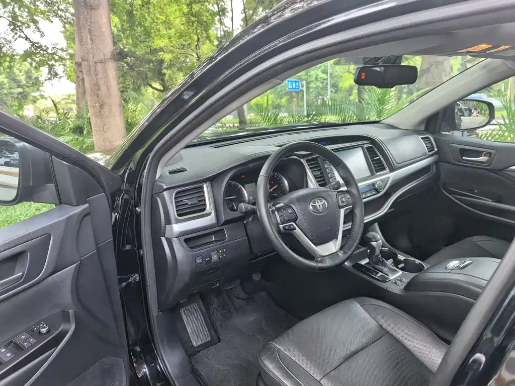Toyota Highlander 2018 — фото 13