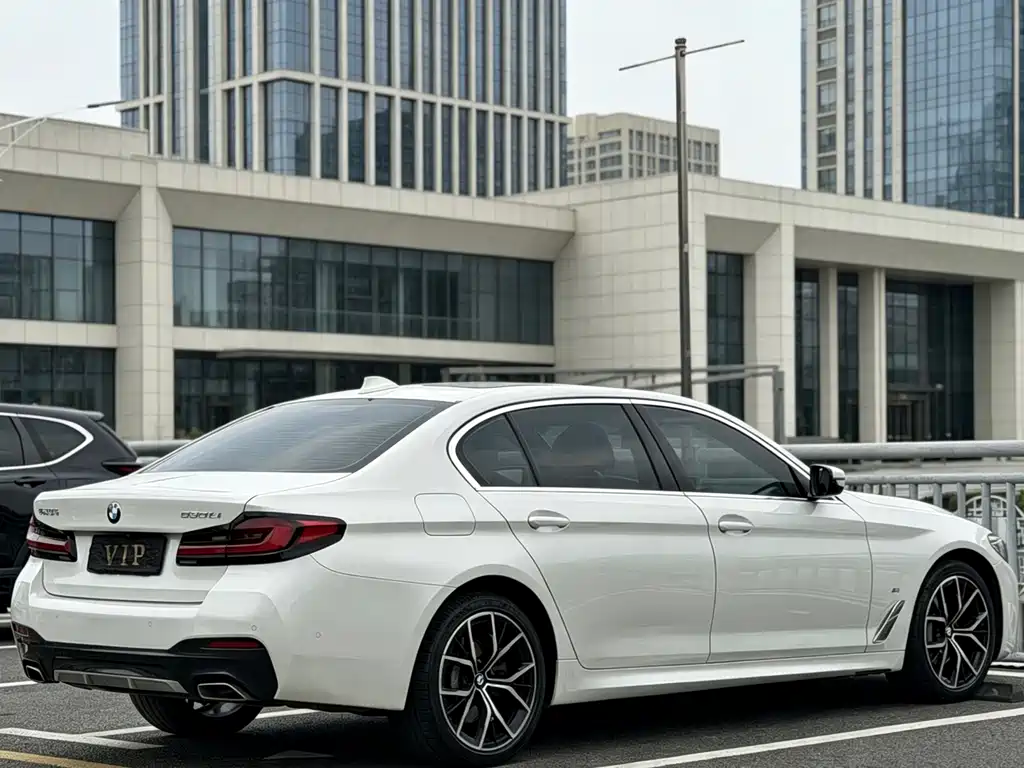 BMW 5 Series 2022 — фото 9