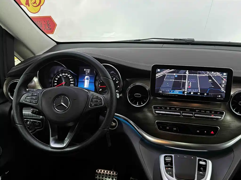 Mercedes-Benz V-Class 2023 — фото 16