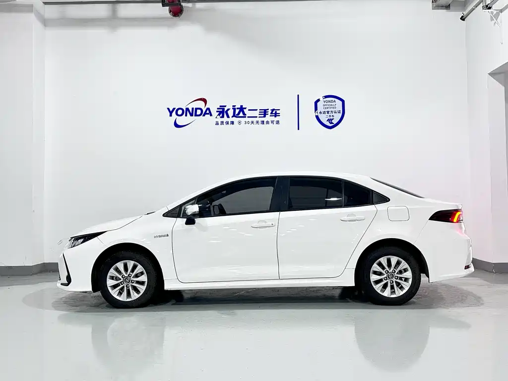 Toyota Corolla 2023 — фото 2