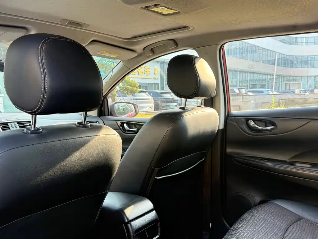 Nissan Tiida 2017 — фото 10