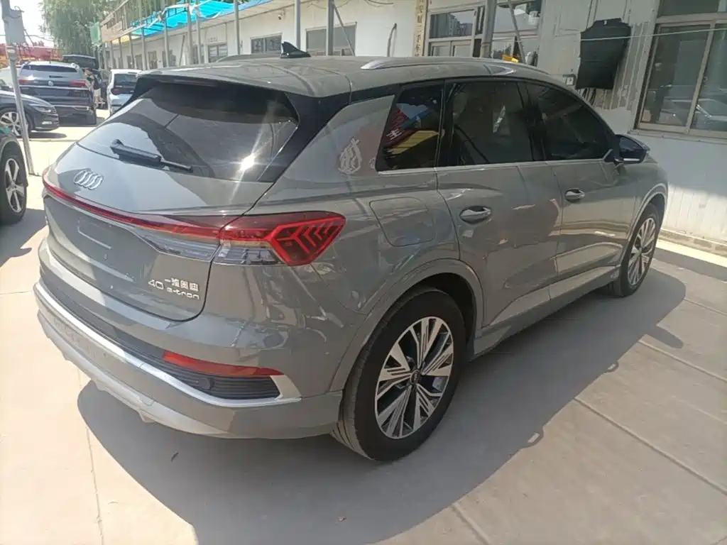 Audi Q4 e-tron 2024