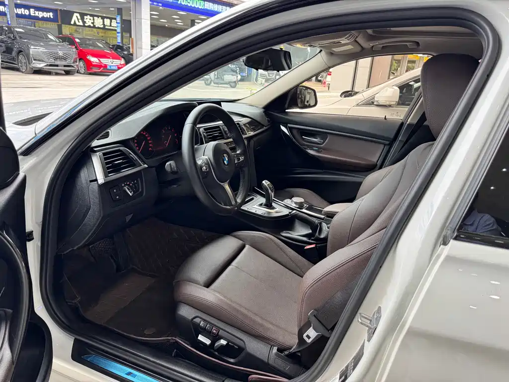 BMW 3 Series 2018 — фото 18