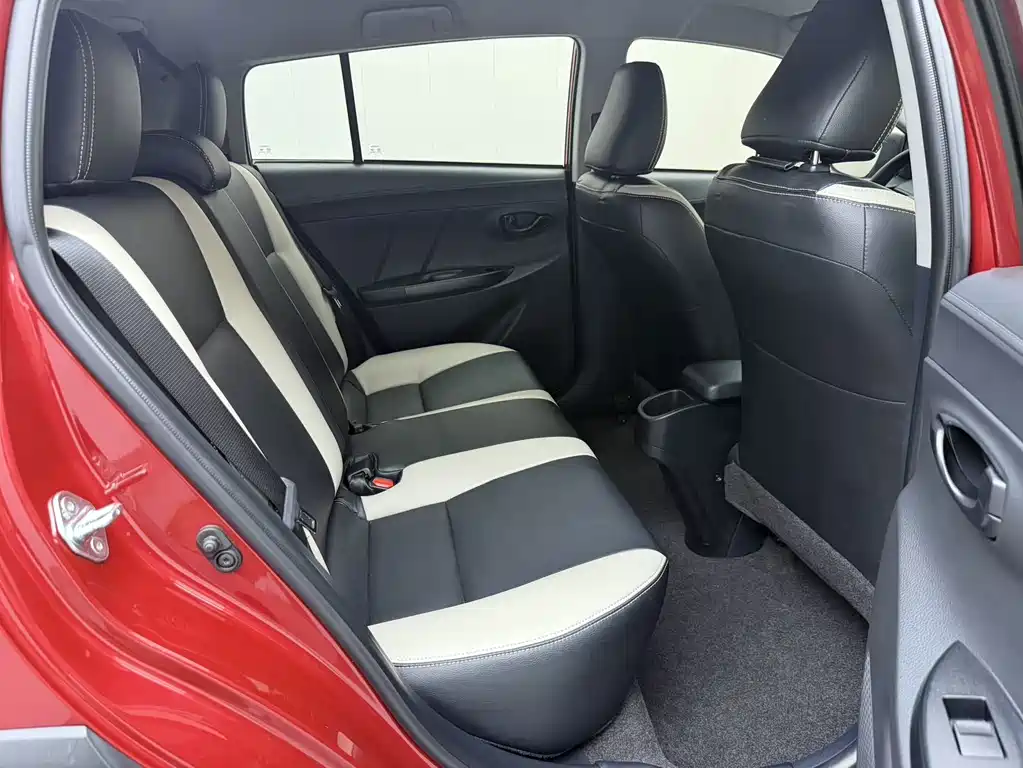 Toyota Yaris L 2022 — фото 10