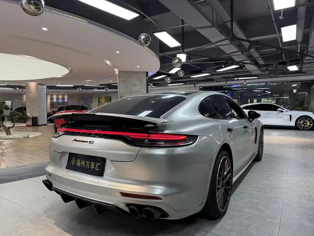Porsche Panamera 2018 — фото 9