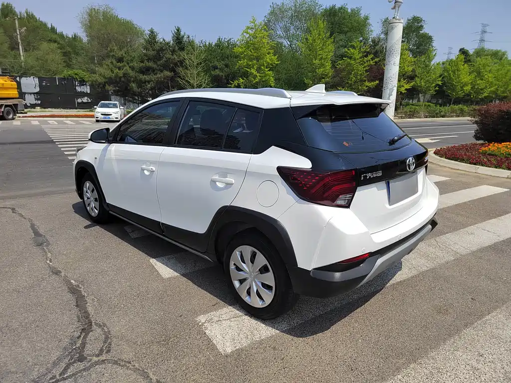 Toyota Yaris L 2021 — фото 6