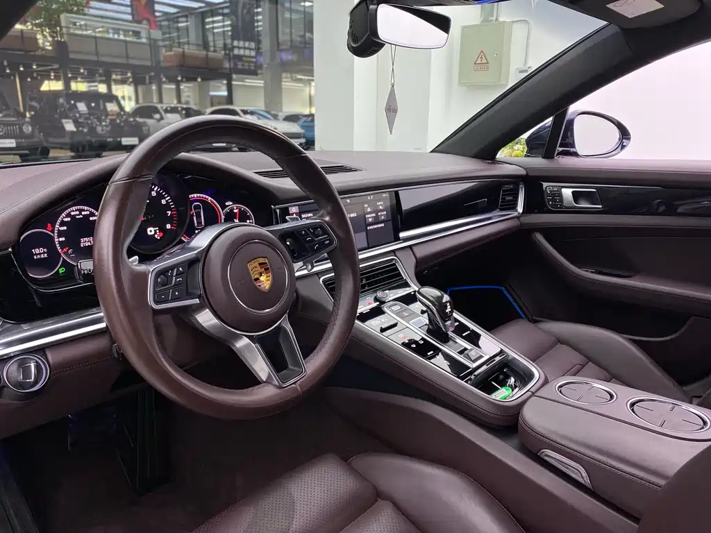 Porsche Panamera 2018 — фото 6