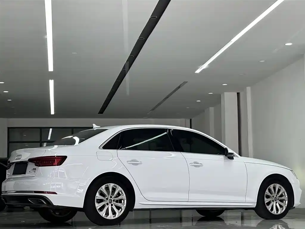 Audi A4L 2019 — фото 12