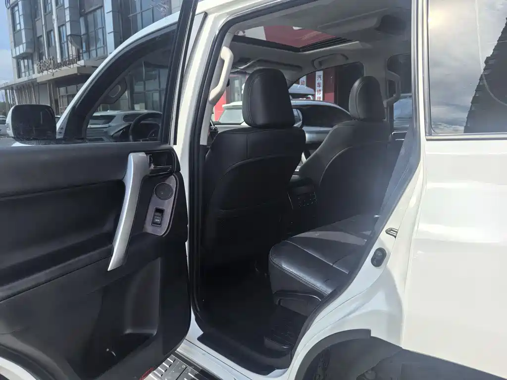 Toyota Prado 2015 — фото 7
