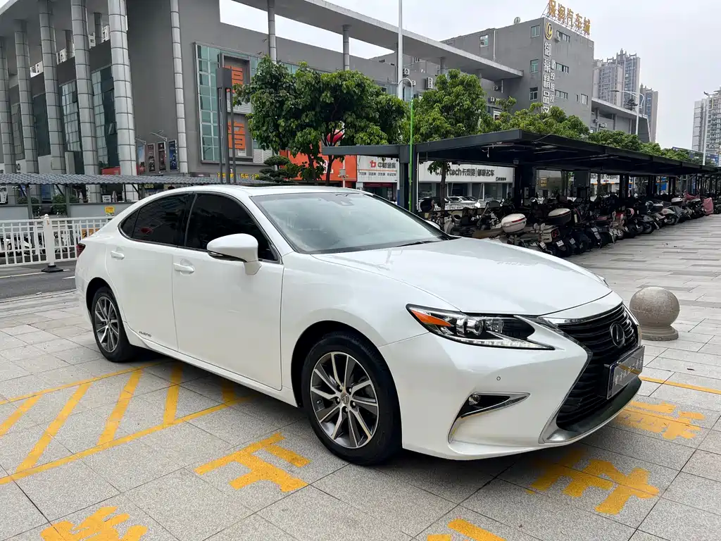 Lexus ES 2018 — фото 2