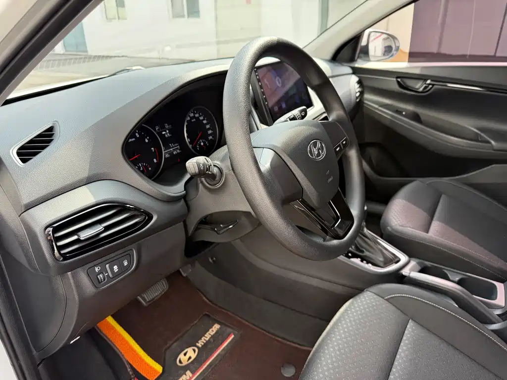Hyundai Elantra 2022 — фото 12