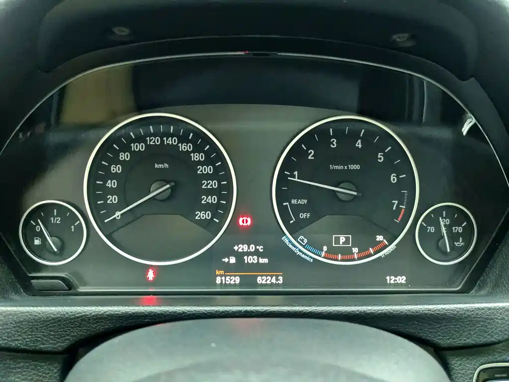 BMW 3 Series 2018 — фото 14