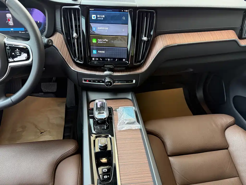 Volvo XC60 2023 — фото 16