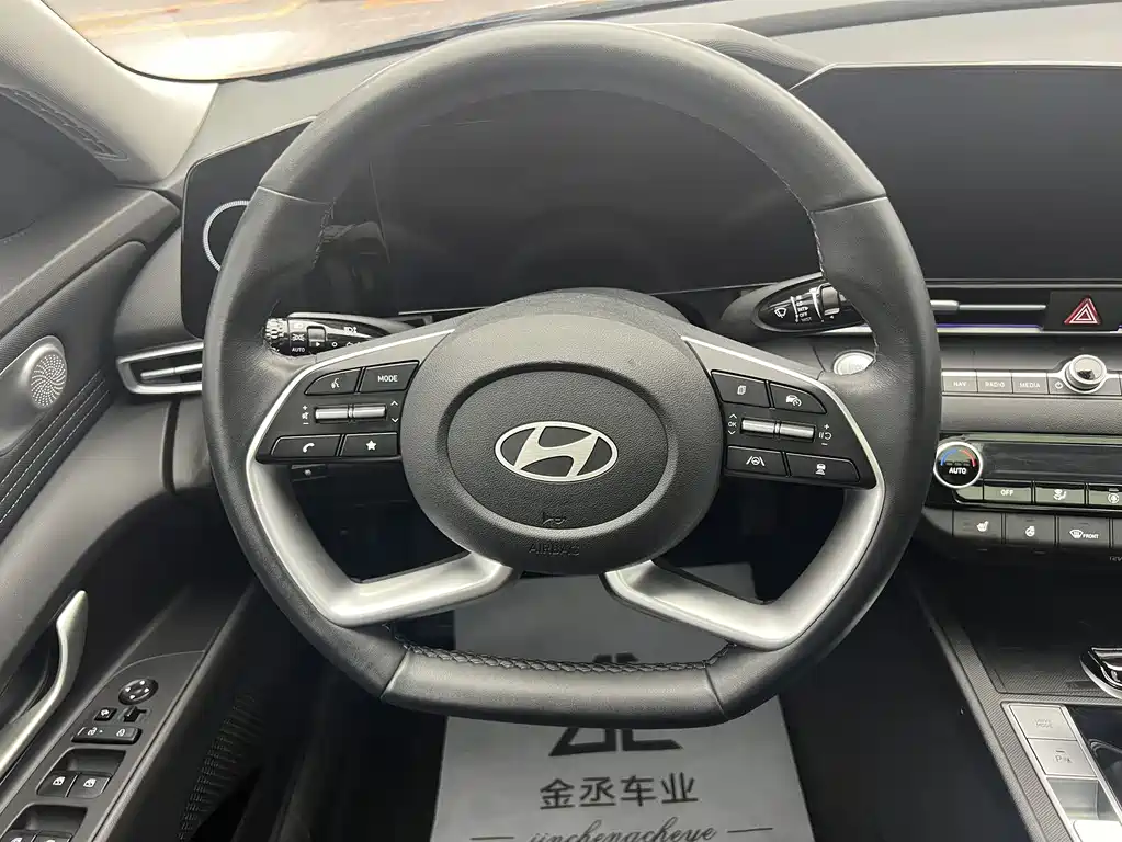 Hyundai Elantra 2023 — фото 10