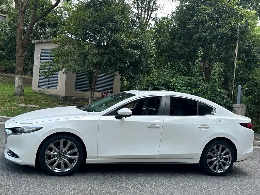 Mazda 3 Axela 2022