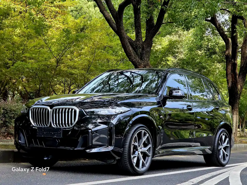 BMW X5 2025 — фото 1