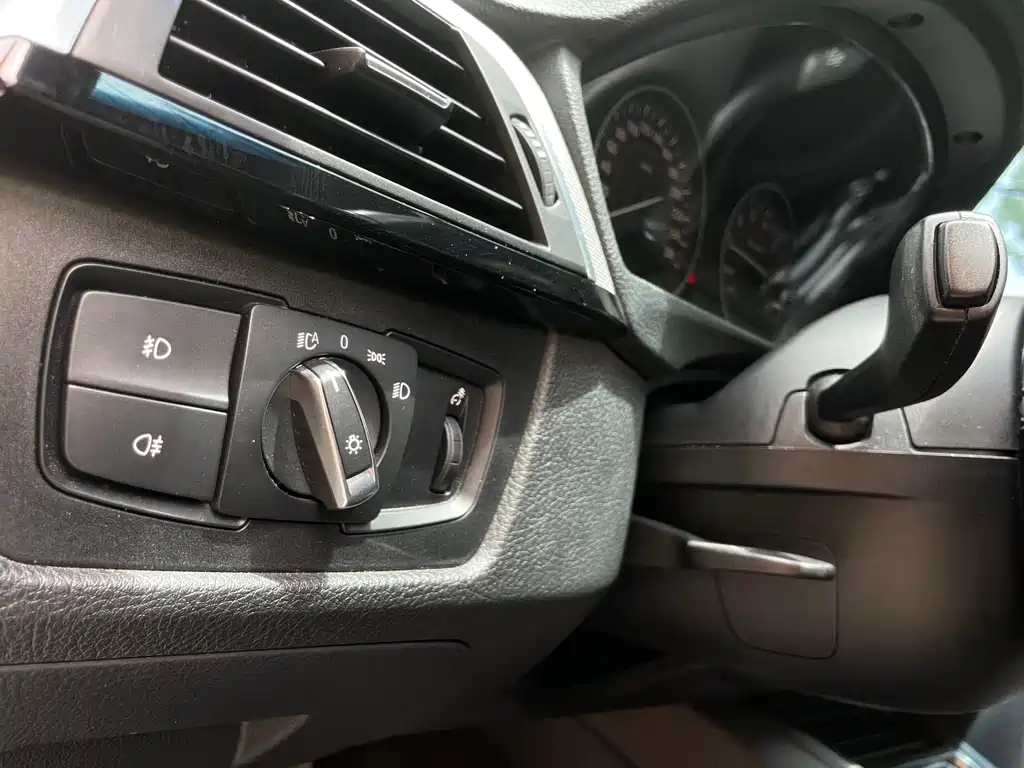 BMW 3 Series 2017 — фото 10