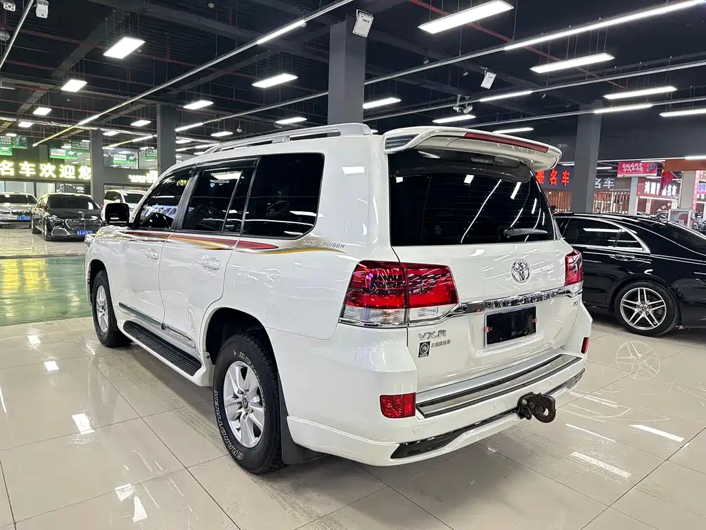 Toyota Land Cruiser 2018 — фото 6