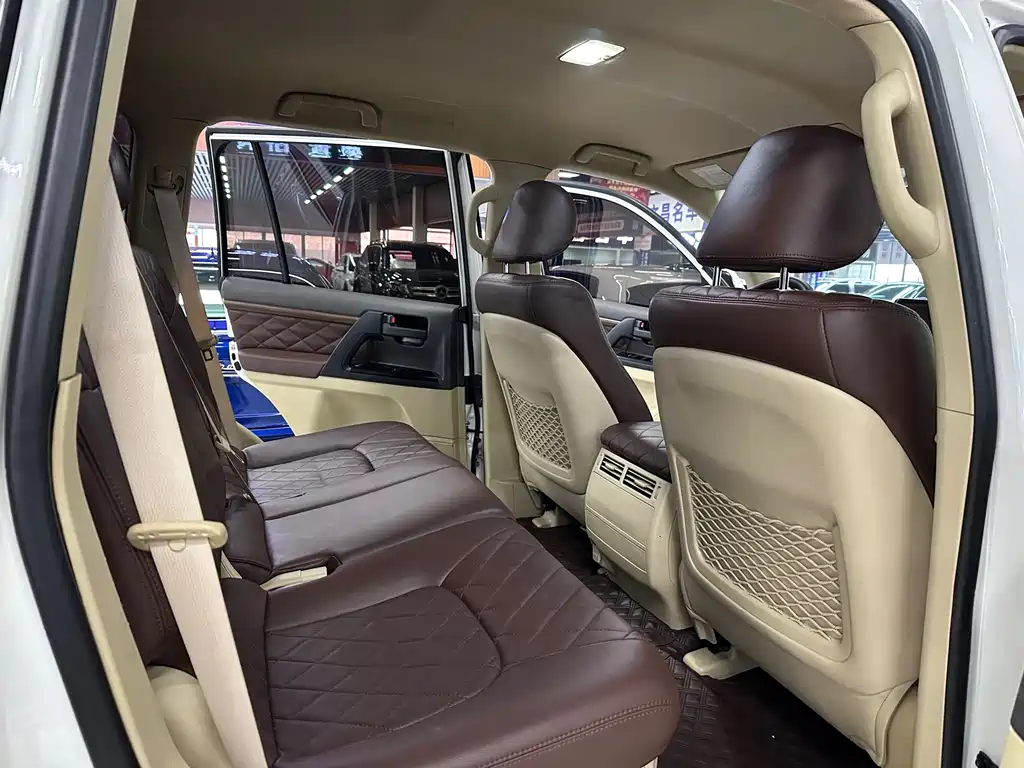 Toyota Land Cruiser 2018 — фото 11