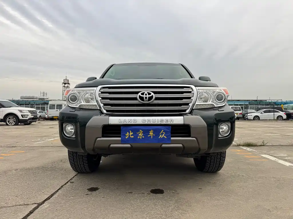 Toyota Land Cruiser 2013 — фото 35