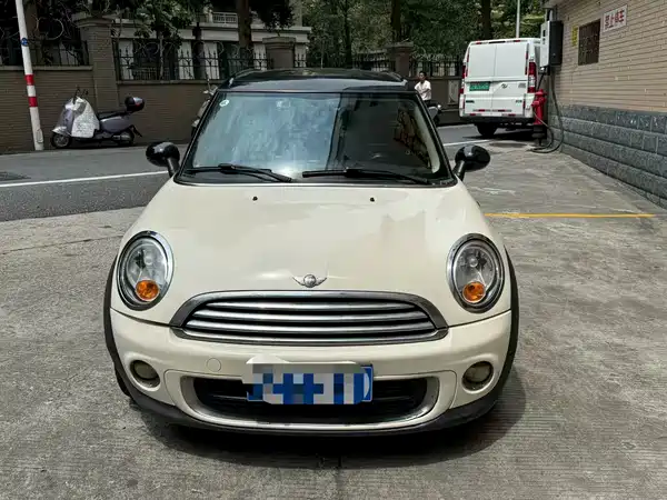 MINI Clubman 2012