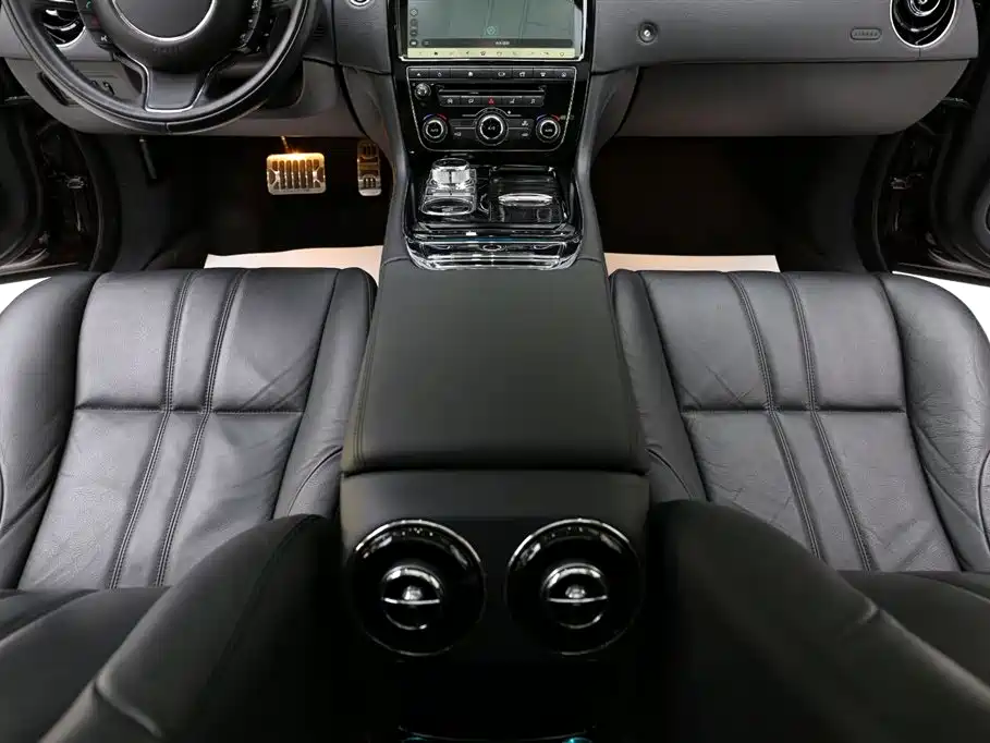 Jaguar XJ 2019 — фото 10