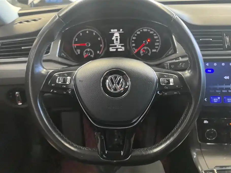 Volkswagen Passat 2018 — фото 15