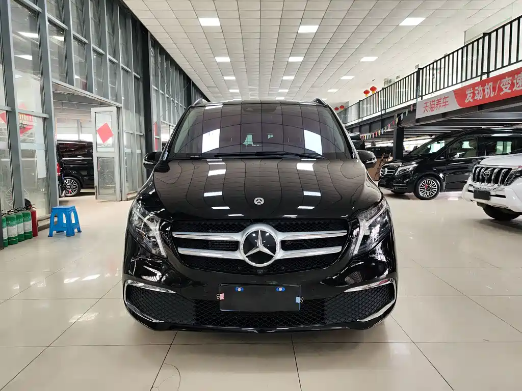 Mercedes-Benz V-Class 2023 — фото 2
