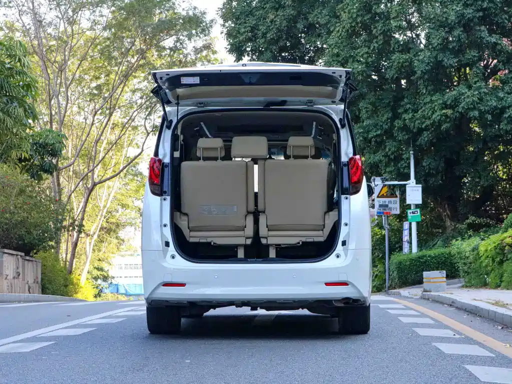 Toyota Alphard 2018 — фото 16