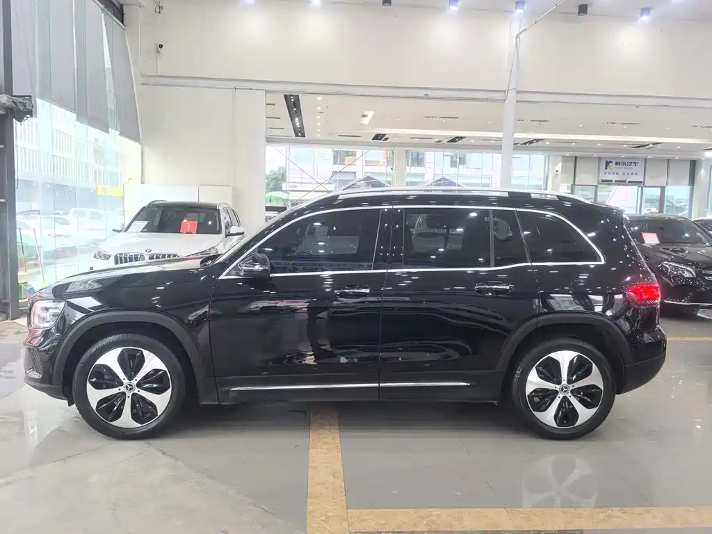 Mercedes-Benz GLB 2021