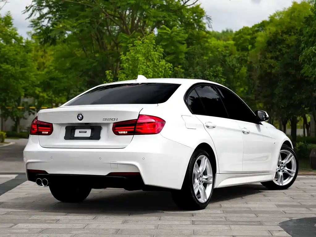 BMW 3 Series 2018 — фото 12