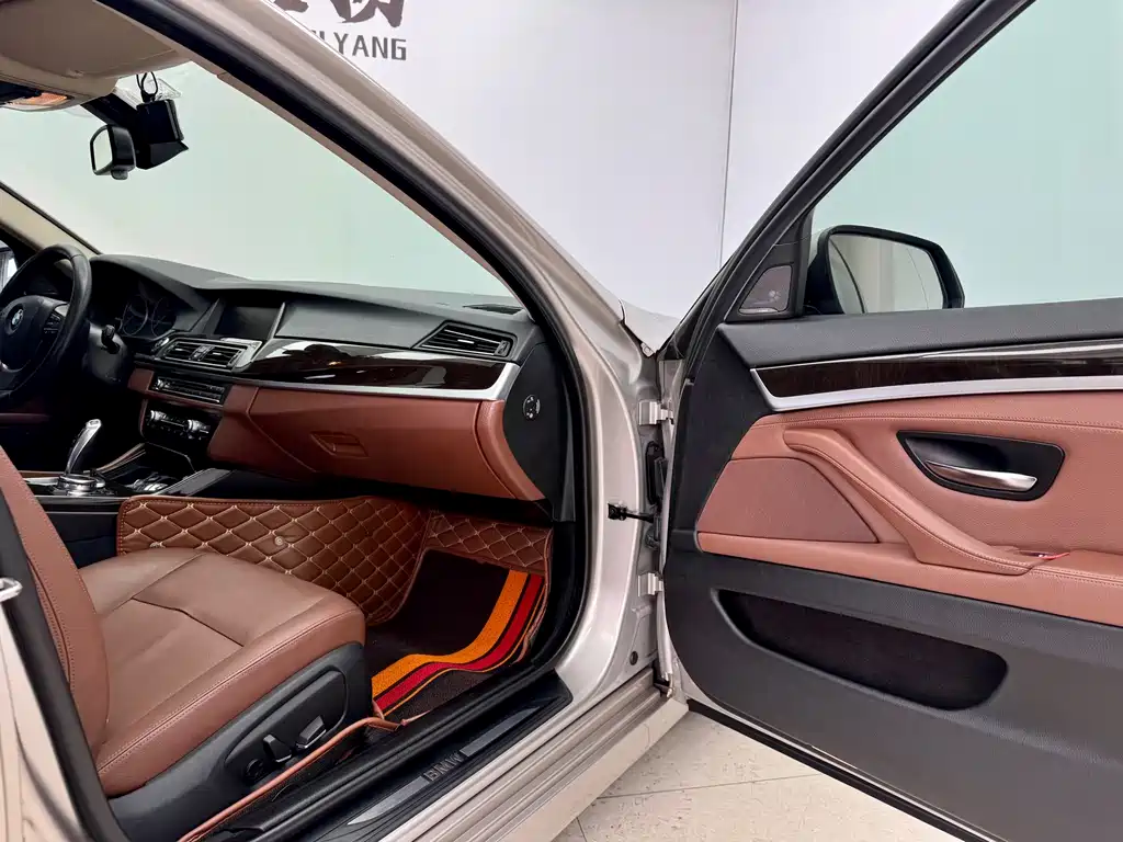 BMW 5 Series 2016 — фото 13