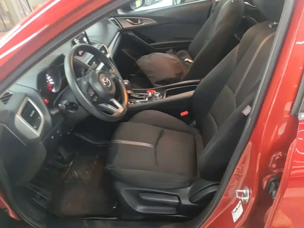 Mazda 3 Axela 2019 — фото 15