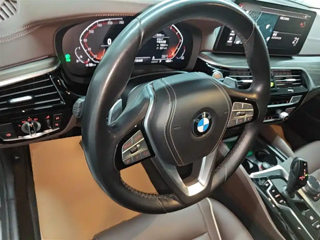 BMW 5 Series 2021 — фото 11