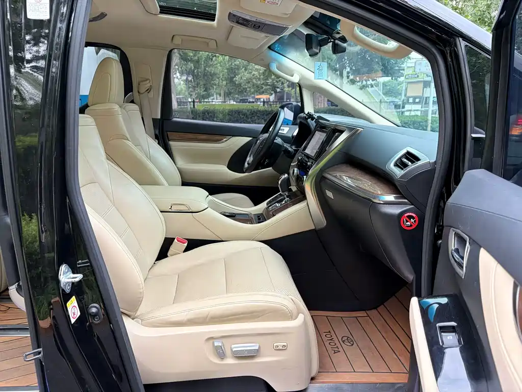 Toyota Alphard 2018 — фото 17