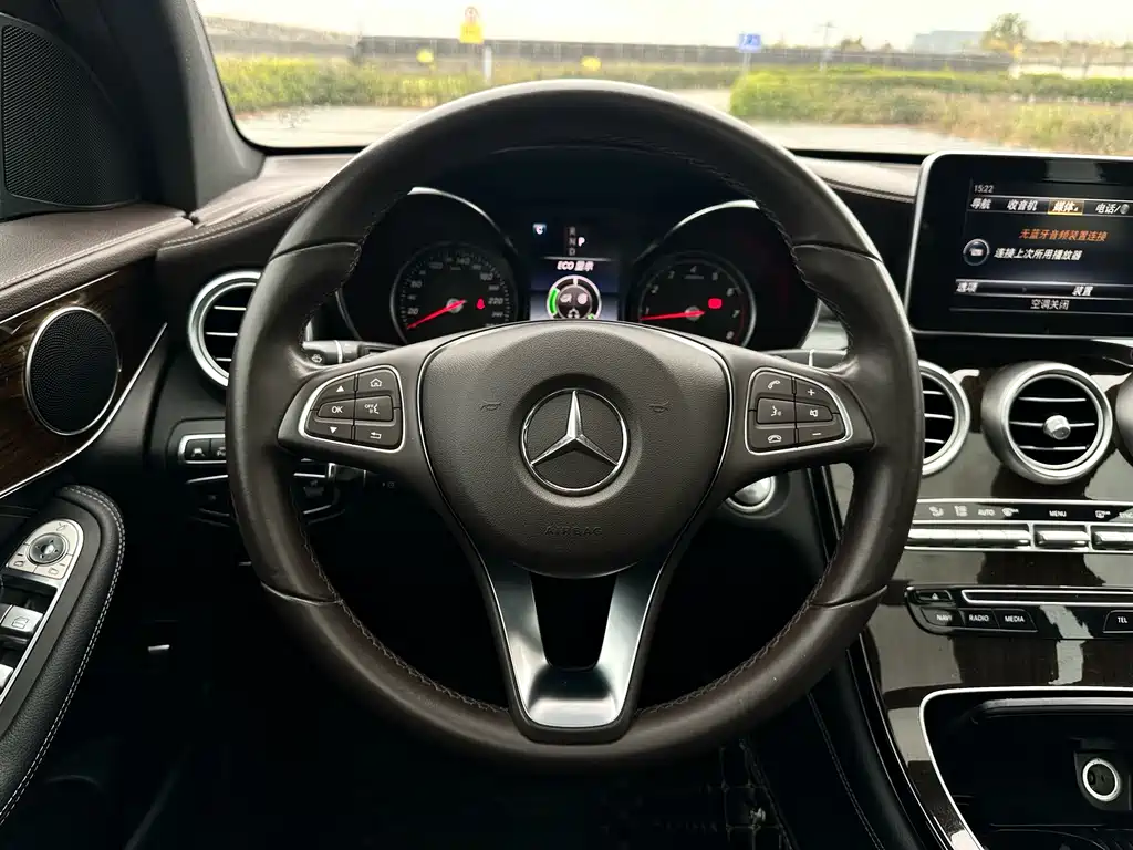 Mercedes-Benz GLC 2017 — фото 15