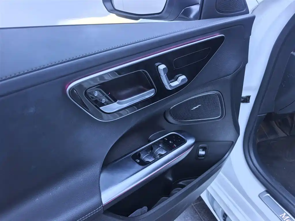 Mercedes-Benz C-Class 2025