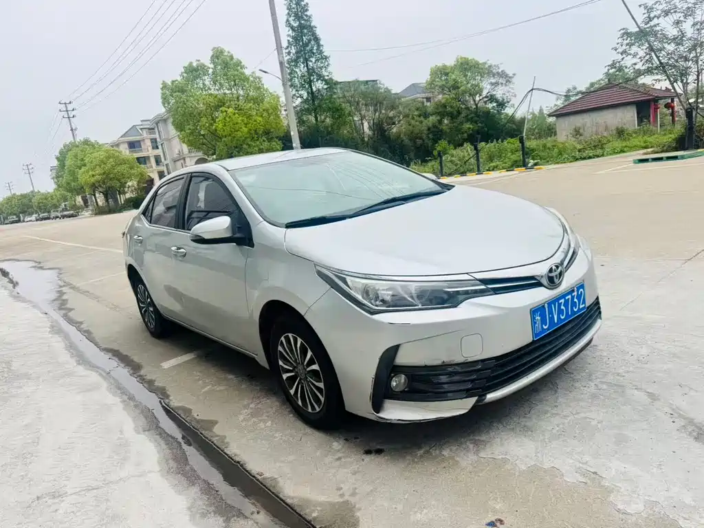 Toyota Corolla 2017 — фото 3