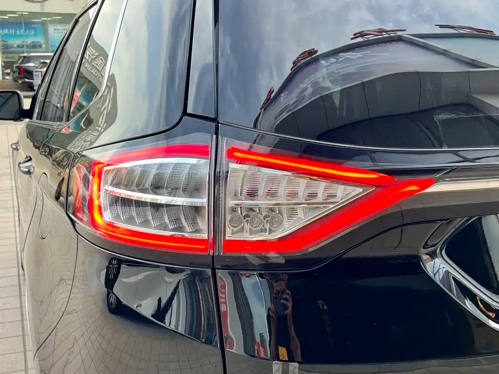 Ford Edge 2020 — фото 22