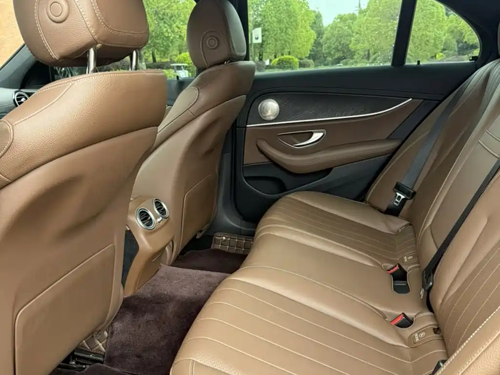 Mercedes-Benz E-Class 2024 — фото 13