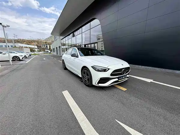 Mercedes-Benz C-Class 2024