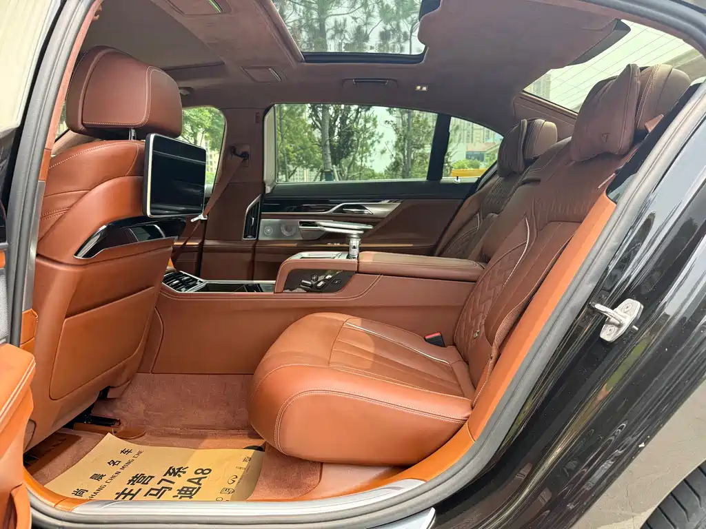BMW 7 Series 2018 — фото 12